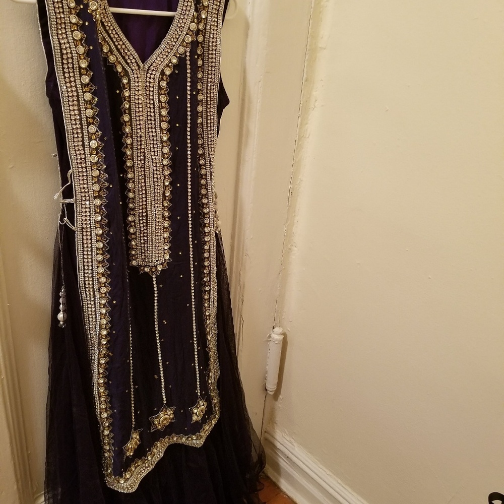 I am selling girls dress. - Picture 1 of 8
